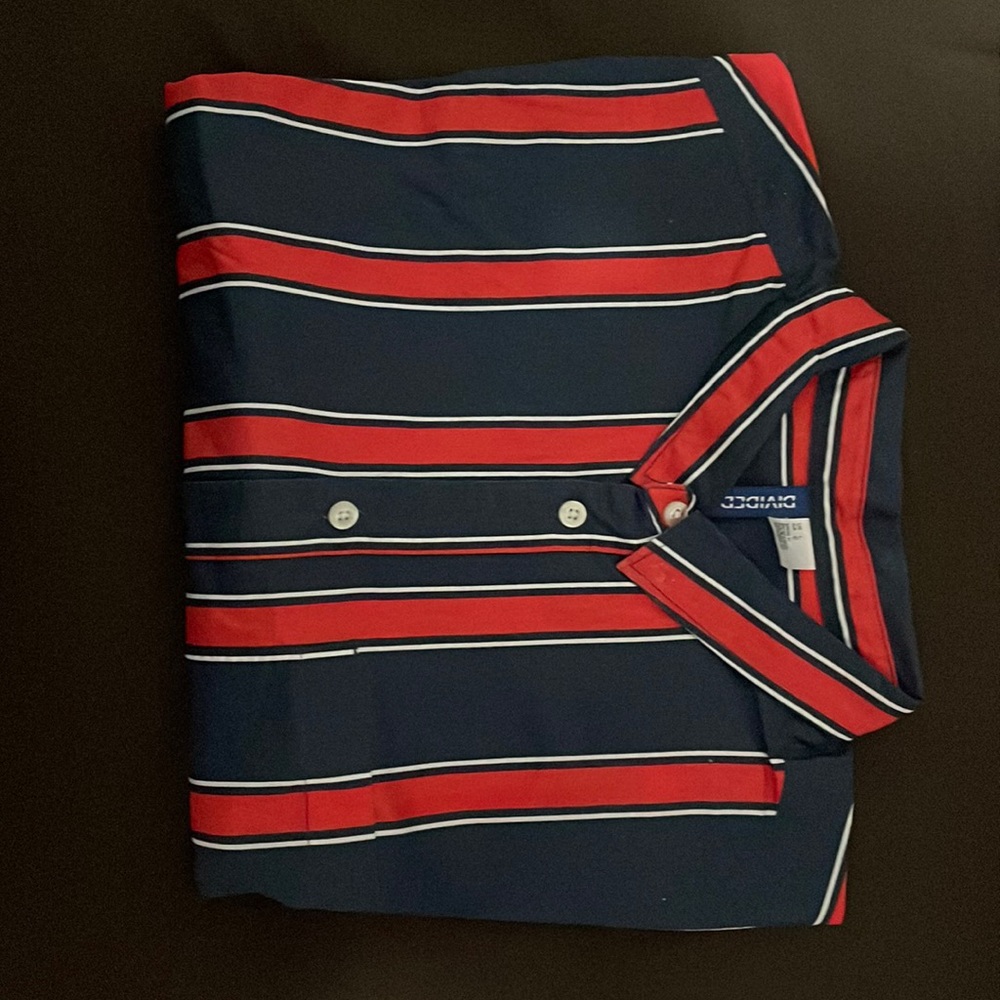 Men’s short sleeve striped shirt large new without tag.         Q